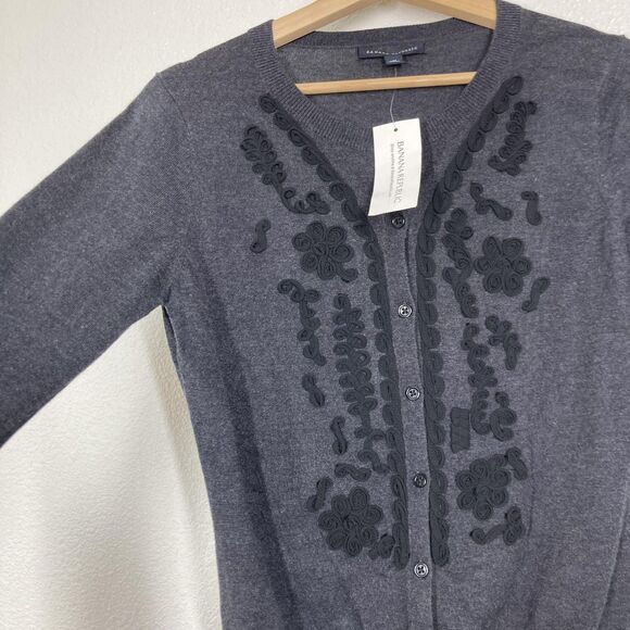 Banana Republic Sweater Womens Medium Gray Silk Blend Applique Cardigan Floral - Picture 11 of 15